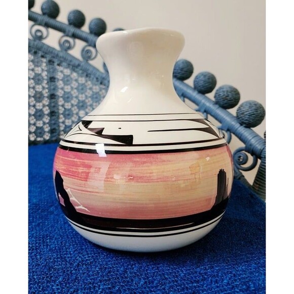 Vintage Cedar Mesa Signed Navajo Ceramic Water Pitcher/Jug - Picture 7 of 10